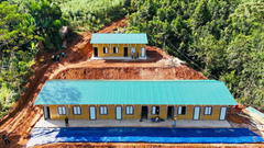 Cận cảnh khu tạm cư của người dân Làng Nủ