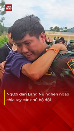 Dân Làng Nủ chia tay bộ đội trong nước mắt nghẹn ngào