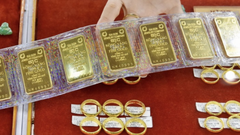 Vàng miếng SJC vọt lên ngưỡng 83,5 triệu đồng/ lượng, vàng nhẫn xô đổ mọi kỷ lục