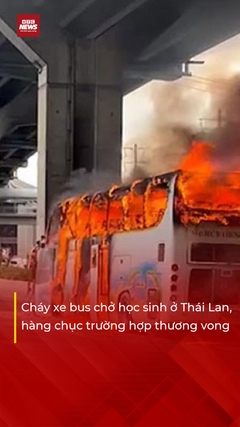 Thái Lan: Xe bus chở học sinh bốc cháy rừng rực, ít nhất 10 người tử vong