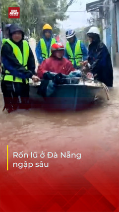 Mưa tầm tã, rốn lũ ở Đà Nẵng lại ngập sâu, dân tất tả chạy lụt