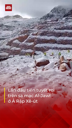 Kỳ lạ lần đầu tiên tuyết rơi trên sa mạc Al-Jawf ở Ả Rập Xê-út