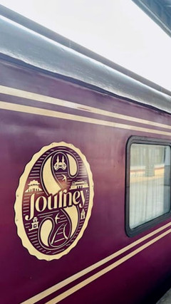 Trải nghiệm đoàn tàu xịn nhất Việt Nam, giá vé gần 200 triệu đồng