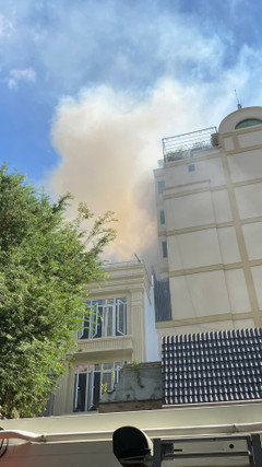 Cháy quán bar gần chợ Bến Thành, nhiều người tháo chạy