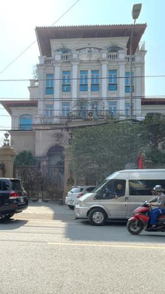 Công an khám xét nhà đại gia xăng dầu nổi tiếng ở Nghệ An