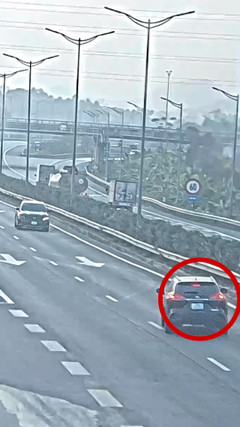 Chạy ô tô ngược chiều trên cao tốc Nội Bài - Lào Cài, tài xế bị phạt 35 triệu