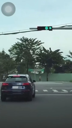 Công an TP.HCM xác minh xe Audi chạy đến đâu đèn xanh bật đến đó