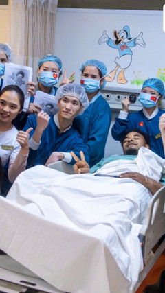 Xuân Son hát quốc ca Việt Nam sau ca phẫu thuật