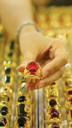 Giá vàng ngày 10/1: Đồng loạt tăng mạnh, chạm mốc 86 triệu đồng/lượng