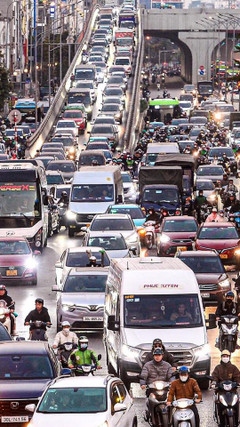 Ùn tắc nhiều tuyến đường ở Hà Nội trong ngày cuối tuần