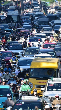 Thủ tướng yêu cầu khắc phục ùn tắc giao thông ở TP.HCM và Hà Nội 