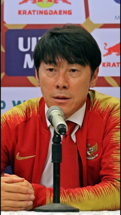 Fan đòi mời HLV Shin Tae-yong dẫn dắt Hà Nội FC