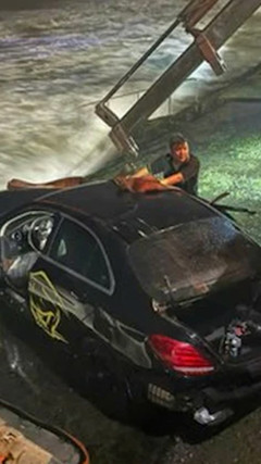 Hiện trường vụ ô tô chở 5 người lao xuống biển Nha Trang lúc rạng sáng