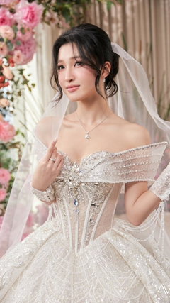 Gia thế Á hậu Phương Nhi ra sao trước khi về làm dâu hào môn?