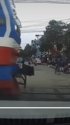 Tạm đình chỉ 3 nhân viên ca trực vụ kéo gác chắn chậm, tàu vụt qua đầu ô tô