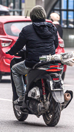 Nhiều tài xế dùng khẩu trang che biển số xe để 'né' phạt nguội 