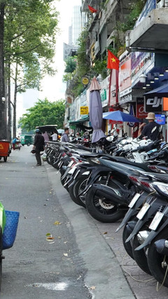 TP.HCM xem xét sử dụng tạm vỉa hè, giảm ùn tắc giao thông dịp cuối năm