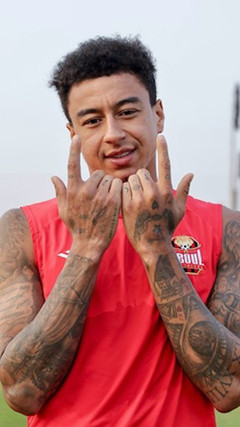 Cựu sao Man Utd thừa nhận 'quá khó' khi đấu với Thể Công Viettel 