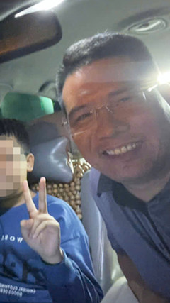 Livestream 'khoe' con trai 12 tuổi lái ô tô: Bất ngờ tường trình của người bố