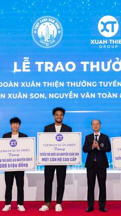 Văn Toàn, Văn Vĩ nhận thưởng nửa tỷ đồng, Xuân Son được tặng căn hộ hạng sang