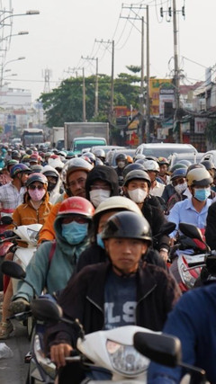 Cửa ngõ TP.HCM ùn tắc sau kỳ nghỉ Tết 