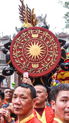 Về làng Đồng Kỵ, xem người dân rước pháo khổng lồ nặng hơn 1 tấn