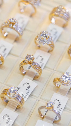 Giá vàng ngày 1/2: Vàng thế giới tiếp tục tăng cao, trong nước ít biến động