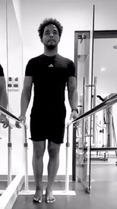 Tiền đạo Nguyễn Xuân Son bỏ nạng, bắt đầu tập đi lại