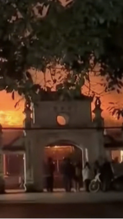 Chùa cổ nổi tiếng ở Bắc Giang bốc cháy ngùn ngụt 