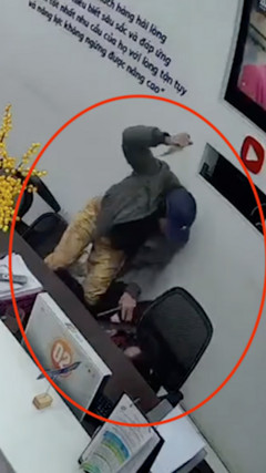 Điều tra vụ người đàn ông cầm dao đe doạ nữ nhân viên bán hàng