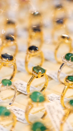 Giá vàng thế giới giảm sâu, trong nước đứng yên