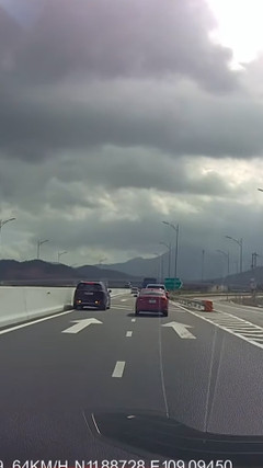 Lùi xe trên cao tốc Nha Trang - Cam Lâm, nữ tài xế bị trừ 10 điểm bằng lái