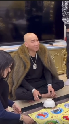 Đăng clip đánh bạc câu view, chủ tài khoản Facebook 'Phú Lê' bị xử phạt