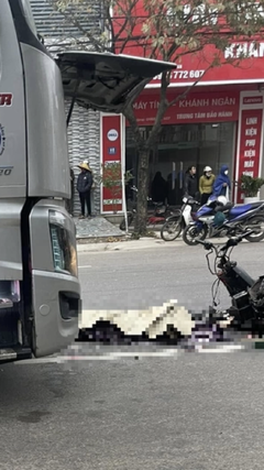 Hiện trường vụ tai nạn khiến hai nam sinh đi xe máy thương vong