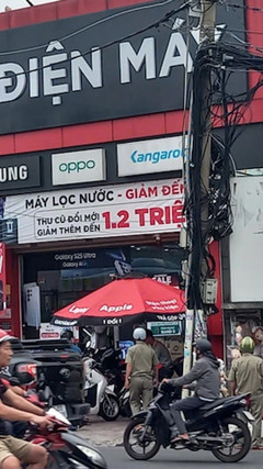 TP.HCM: Truy bắt kẻ cầm dao xông vào cướp tài sản cửa hàng FPT