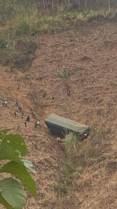 2 người tử vong khi xe đầu kéo lao xuống vực sâu ở Sơn La