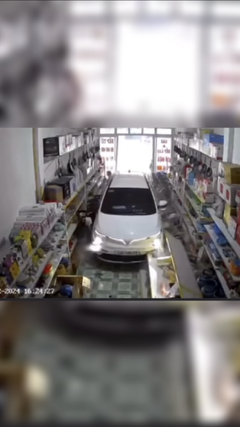 Lao xe vào nhà dân tông bé gái tử vong, cựu cán bộ công an bị khởi tố