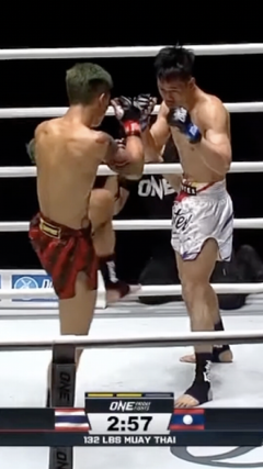 2 đòn cực mạnh của võ sĩ Lào khiến học trò 'vua Muay Thái' gục tại chỗ