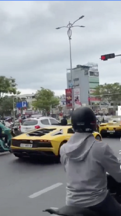 Xác minh dàn siêu xe ngang nhiên vượt đèn đỏ ở Đà Nẵng