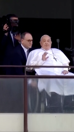 Giáo hoàng Francis xuất viện sau 5 tuần điều trị viêm phổi