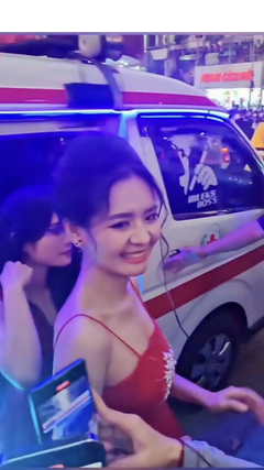 Dùng xe cứu thương chở diễn viên đến sự kiện: Đoàn phim xin lỗi, tài xế bị phạt