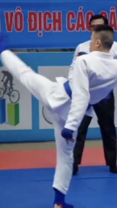 Nhà vô địch muay Thái bị xử thua trong tình huống hài hước 