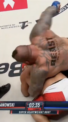 Chỉ 30 giây, võ sĩ người Anh hạ gục 'người khỏe nhất thế giới'