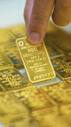 Giá vàng thế giới đảo chiều tăng mạnh, trong nước lao dốc không phanh