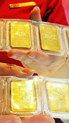 Giá vàng trong nước neo cao