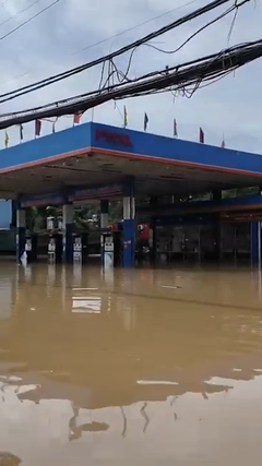 Cao tốc Thái Nguyên ngập nặng: Chỉ 3km mà không thể về nhà