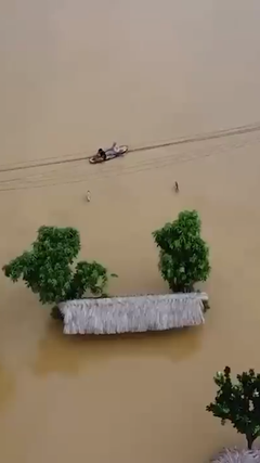 Lực lượng cứu hộ chạy đua từng phút giữ đê Bắc Ninh