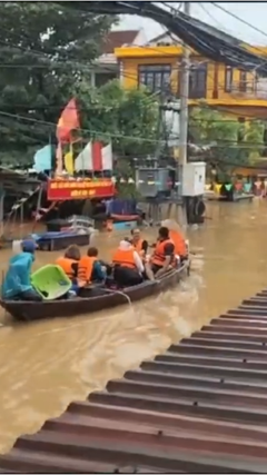 Phố cổ Hội An chìm trong biển nước, nhiều tuyến đường ngập sâu gần 2 mét