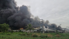 'Biển lửa' bao trùm công ty giày da rộng hơn 1.000 m² ở Hải Phòng