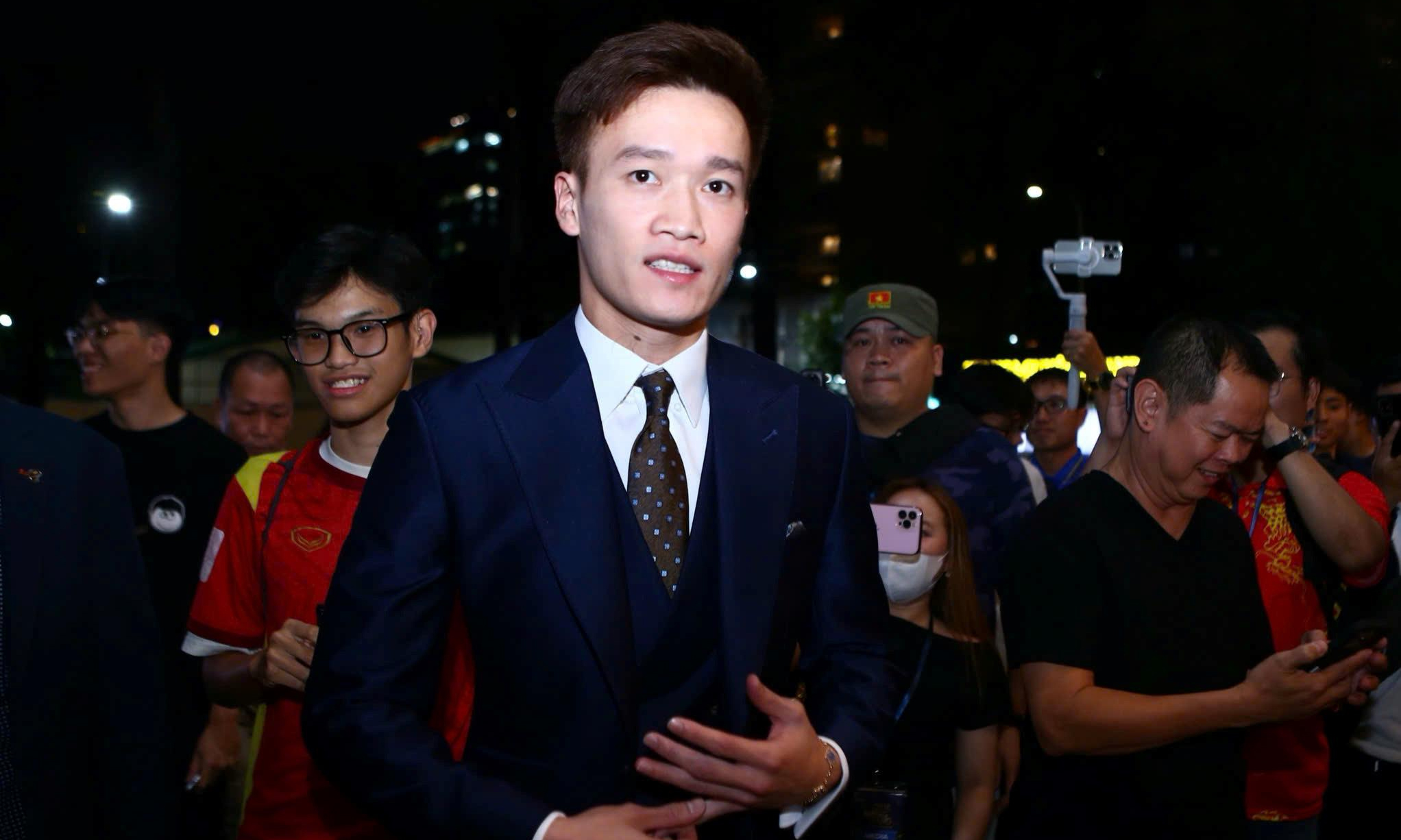 Hoàng Đức nhận 1 tỷ đồng trước giờ lên tuyển Việt Nam